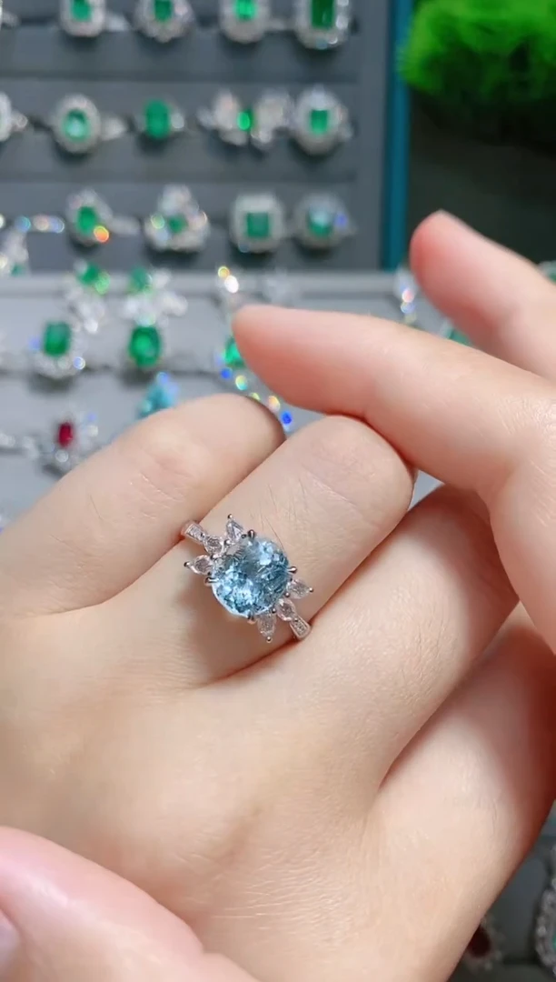 海蓝宝石戒指18K金镶嵌.