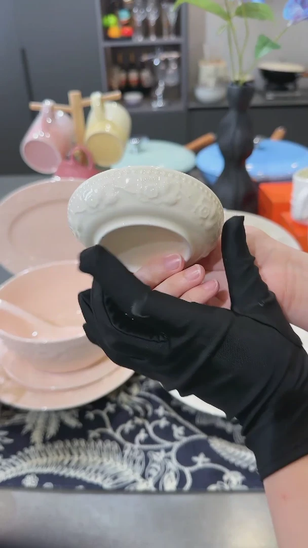 【闪购商品】瓷浮雕草莓陶瓷蘸料碟2件套-奶油白