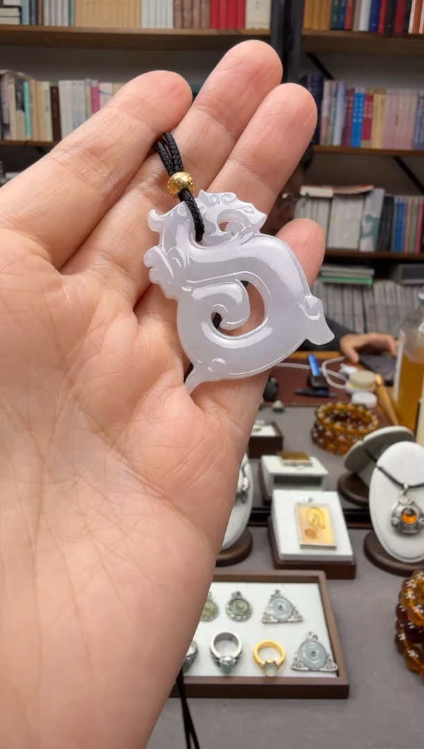 颈饰未镶嵌翡翠龙形佩吊坠