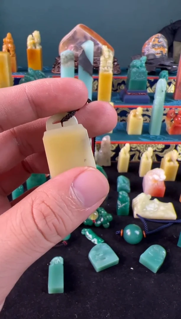 青田石菜花黄如意章1.2*1.9*2.8