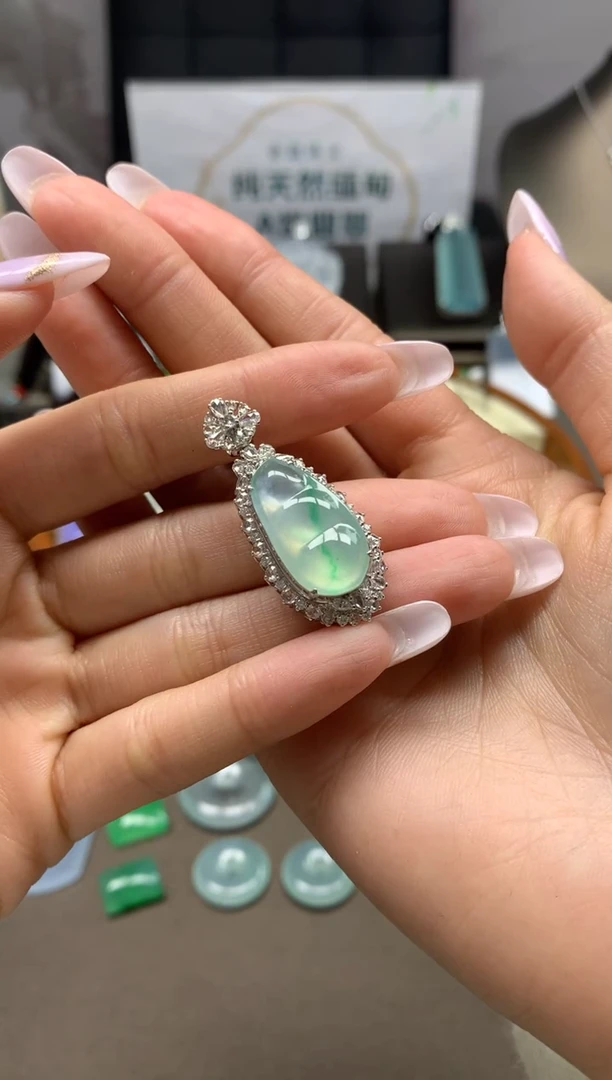 【闪购商品】翡翠吊坠(不含链)18K金镶嵌挂件