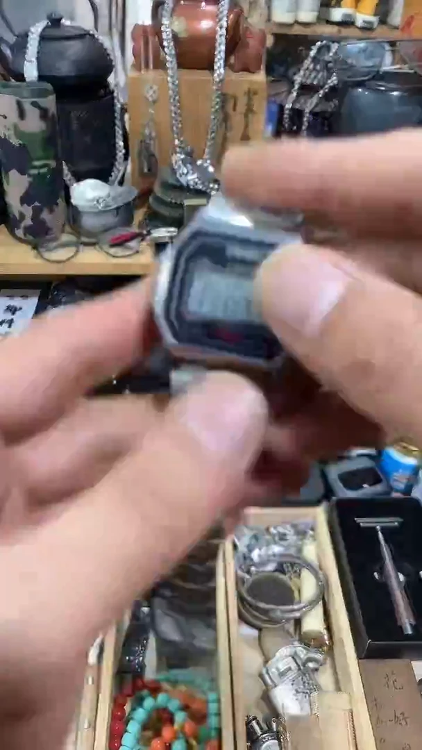 瓷片闪购商品  如图所示