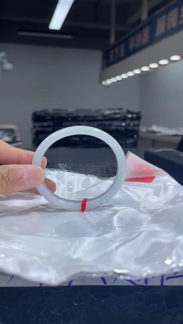 未镶嵌手镯（贵妃镯）翡翠16