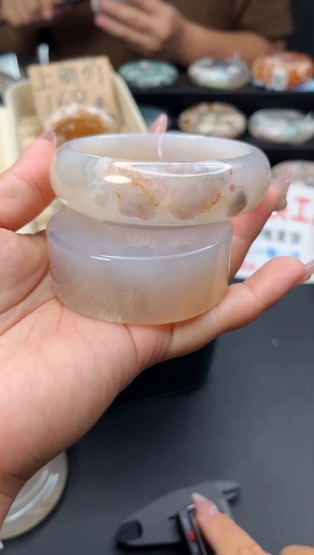 石英质玉手镯未镶嵌赠送镯心（圈口60