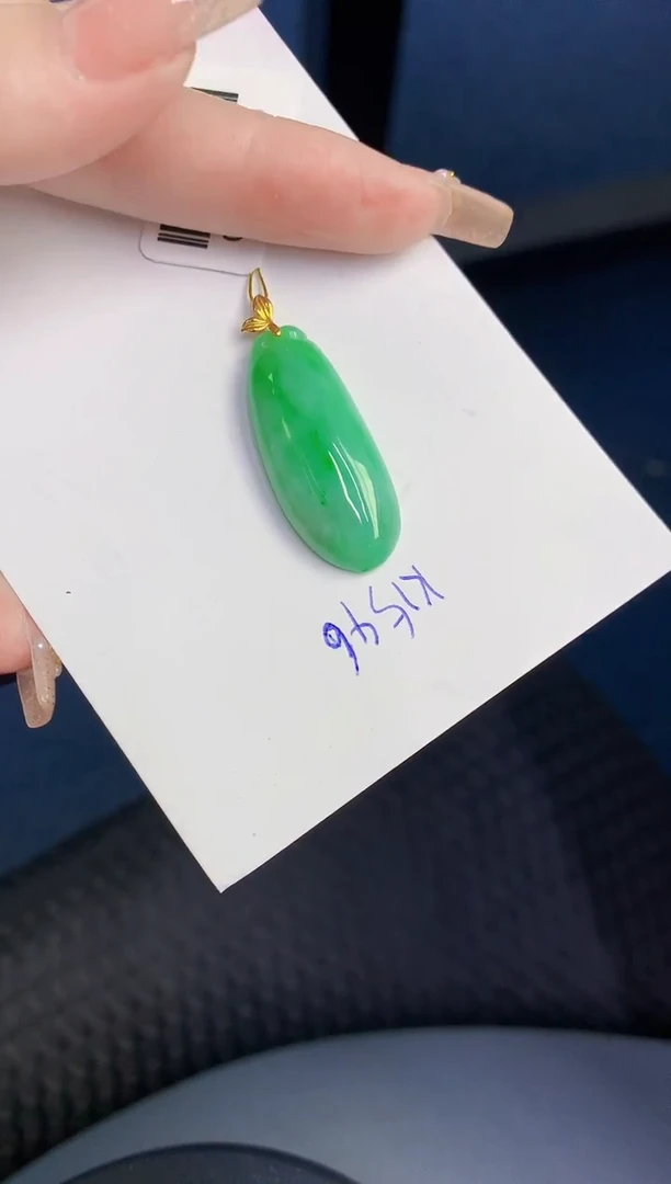 颈饰18K金镶嵌翡翠缅甸天然翡翠A货
