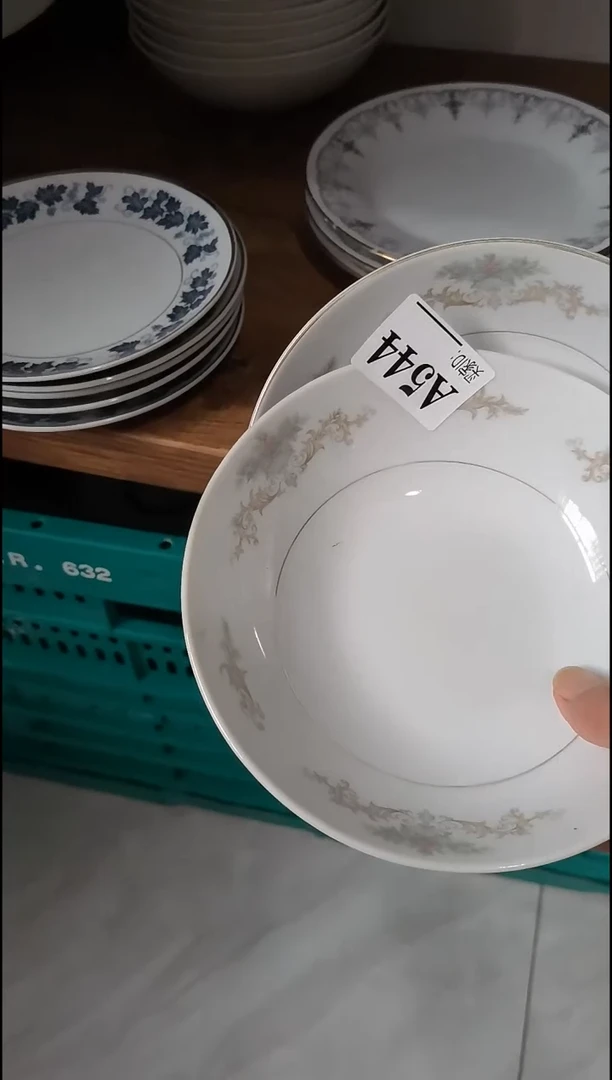 黄*黄艺   中古商品 默认瑕疵 满20包邮 完美主义者慎拍