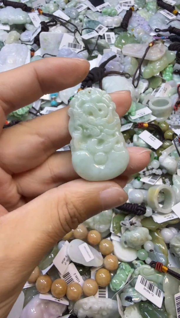 【闪购商品】翡翠颈饰未镶嵌00006359