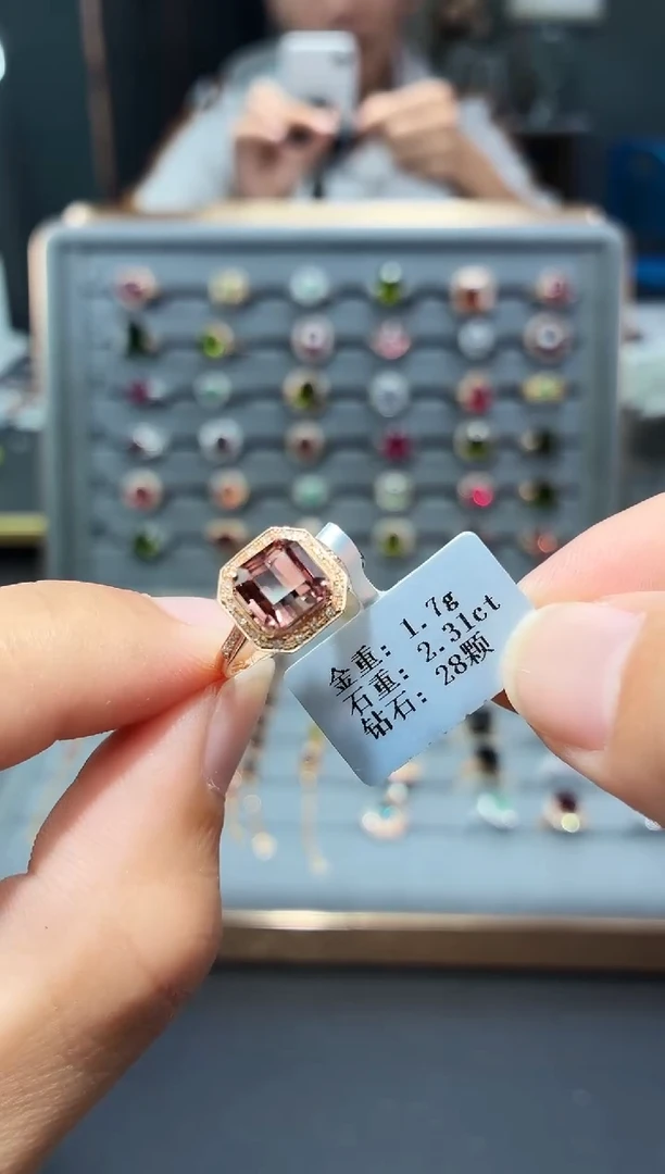 18K金镶嵌戒指碧玺2.31.