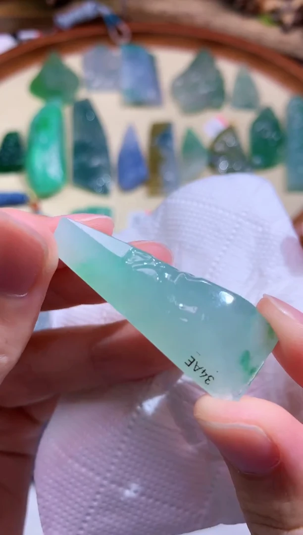 翡翠未镶嵌颈饰