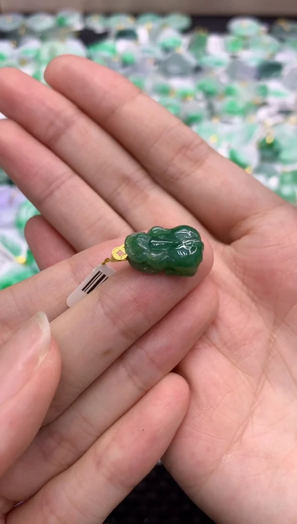 翡翠18K金镶嵌颈饰111111111111