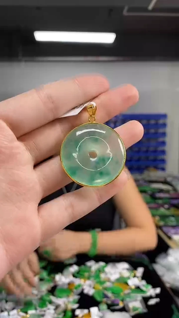 颈饰未镶嵌翡翠多样性发其一颜色微差