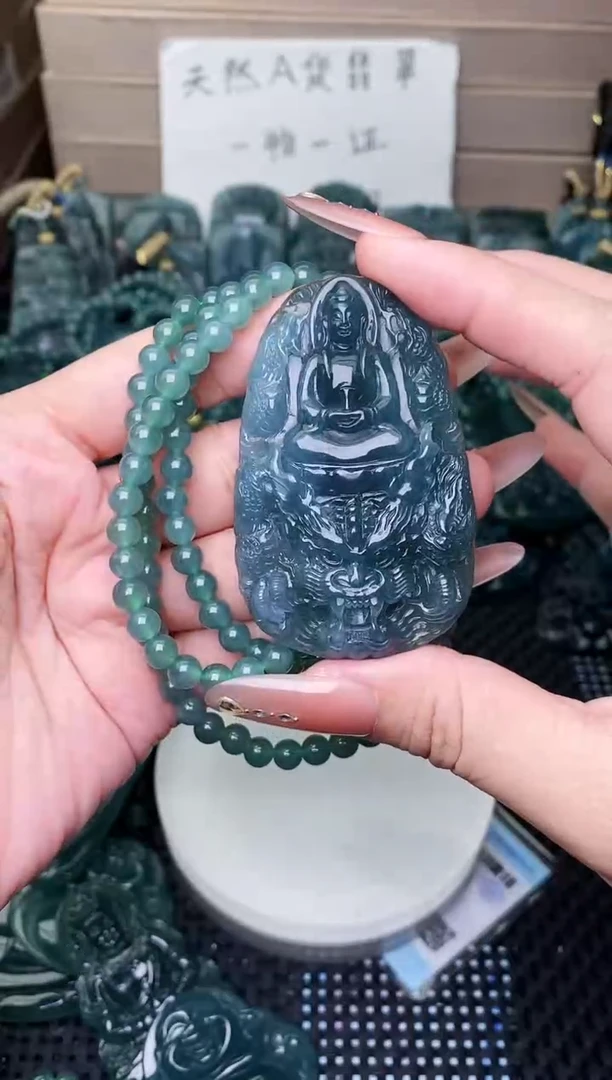 颈饰未镶嵌翡翠