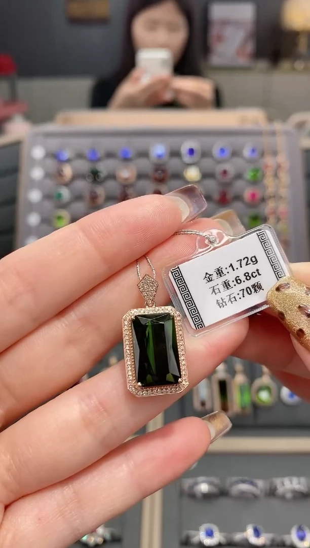 【闪购商品】碧玺颈饰18K金镶嵌6.8