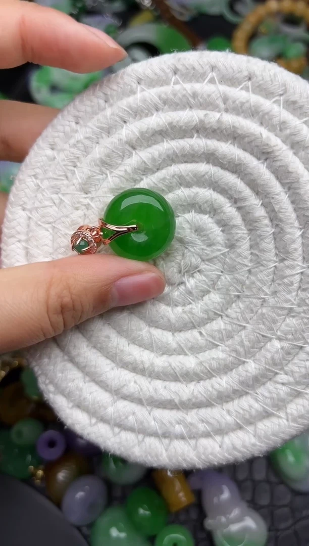 颈饰未镶嵌翡翠缅甸翡翠吊坠