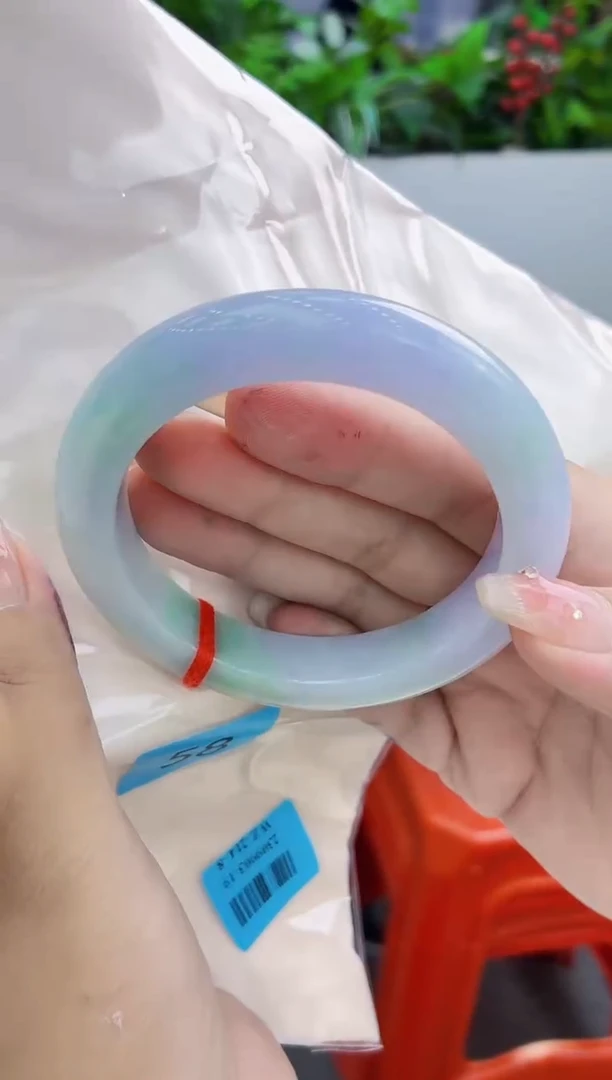 翡翠手镯未镶嵌翡翠手镯