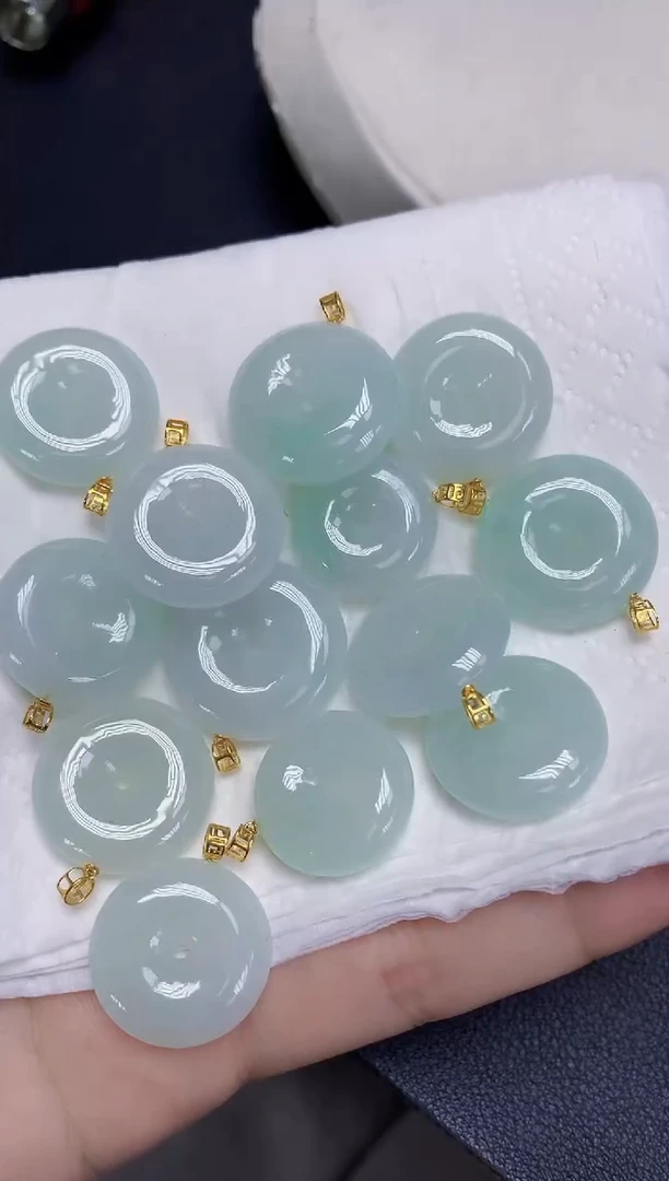 翡翠18K金镶嵌颈饰天然缅甸翡翠A货多样性发其一