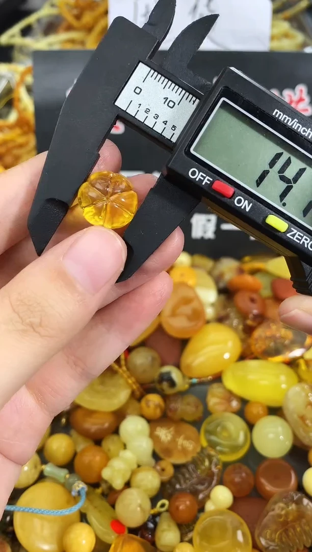 蜜蜡未镶嵌珠宝奇石103