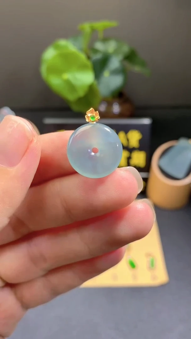 颈饰18K金镶嵌翡翠翡翠A货