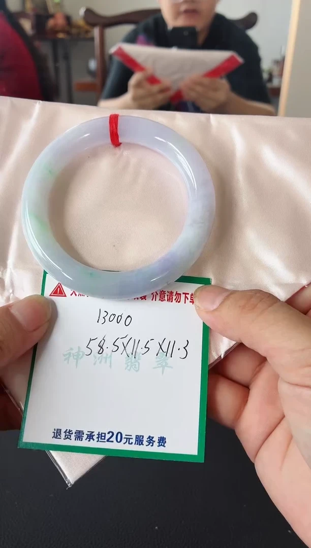 翡翠手镯未镶嵌翡翠手镯