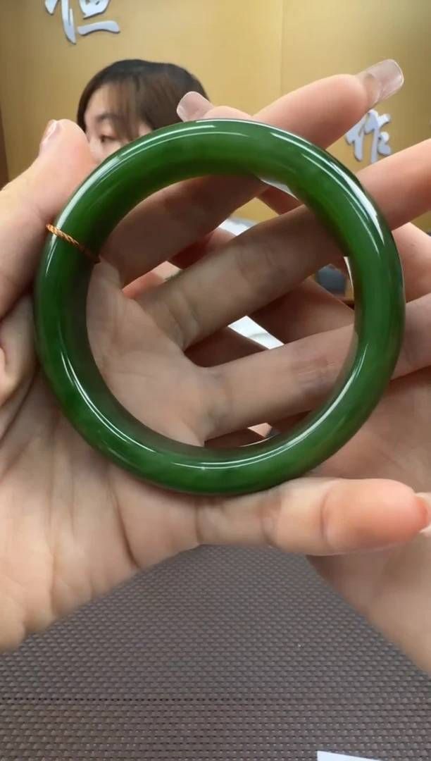 【闪购商品】和田玉手镯未镶嵌59