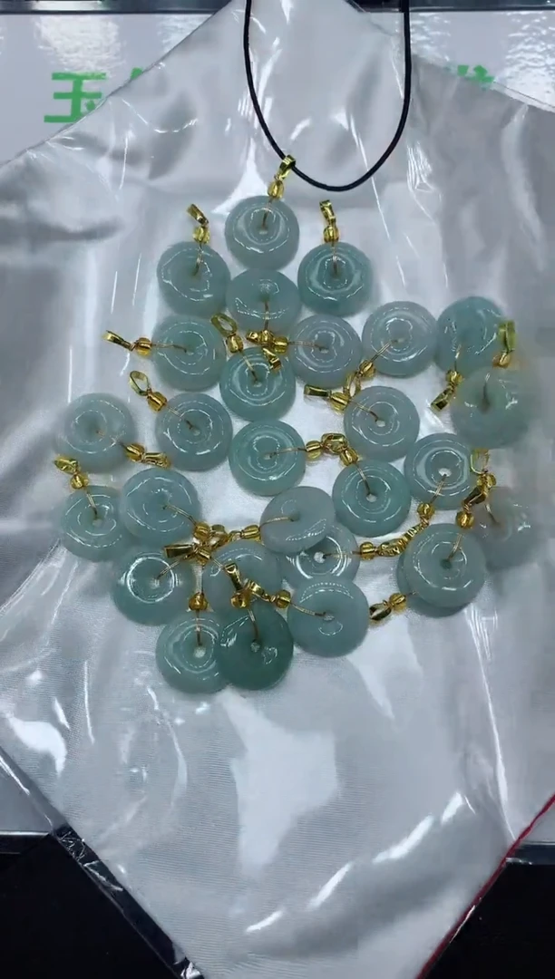 翡翠未镶嵌吊坠(赠链)翡翠平安扣多样随机发饰品