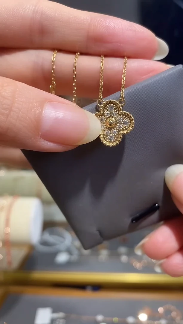 项链18K金镶嵌钻石项链