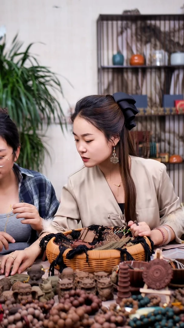 木香身丸小醒狮耳饰设计款