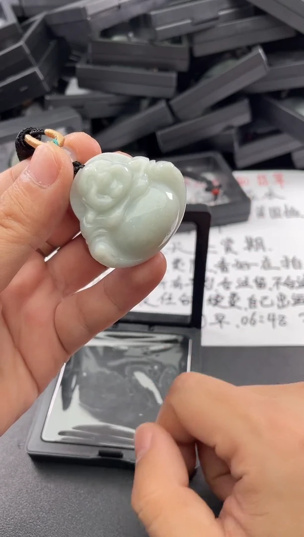 翡翠未镶嵌颈饰..../8/19/ 53