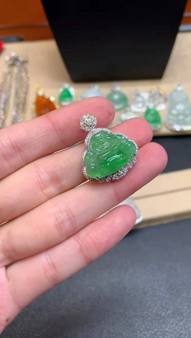 【闪购商品】翡翠颈饰18K金镶嵌佛公【无服务费】