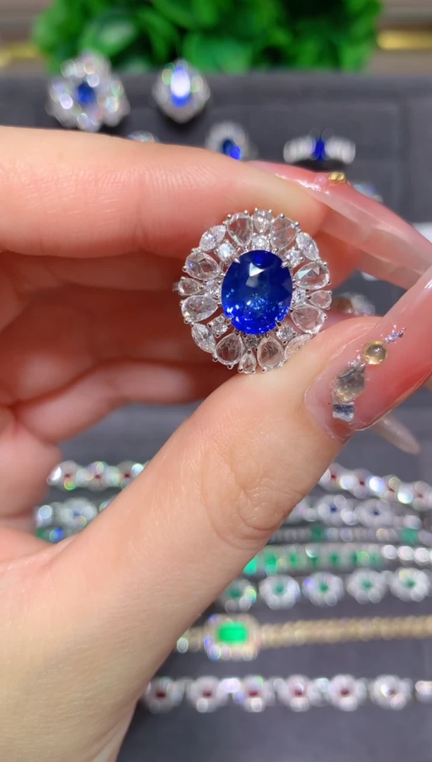 戒指蓝宝石18K金镶嵌3.1CT