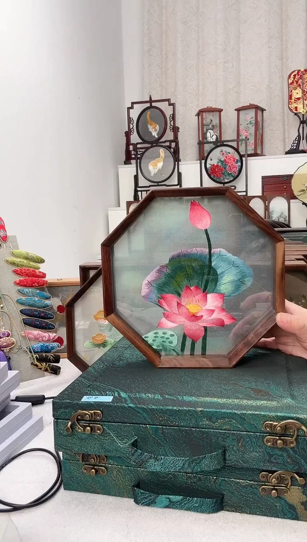 扇子苏绣作品手工摆台