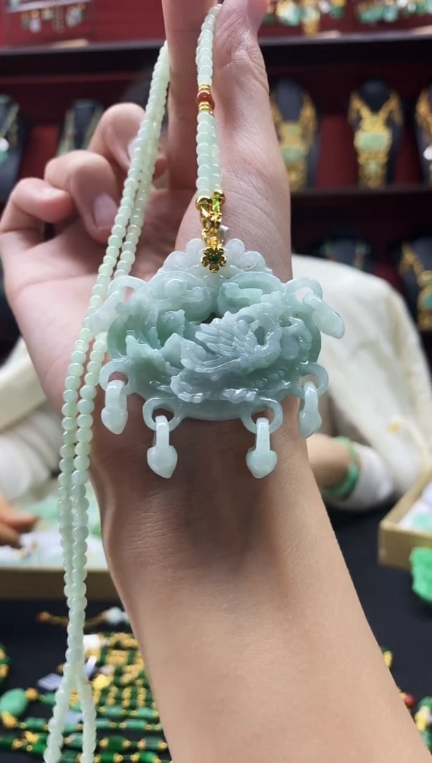 颈饰未镶嵌翡翠吊坠