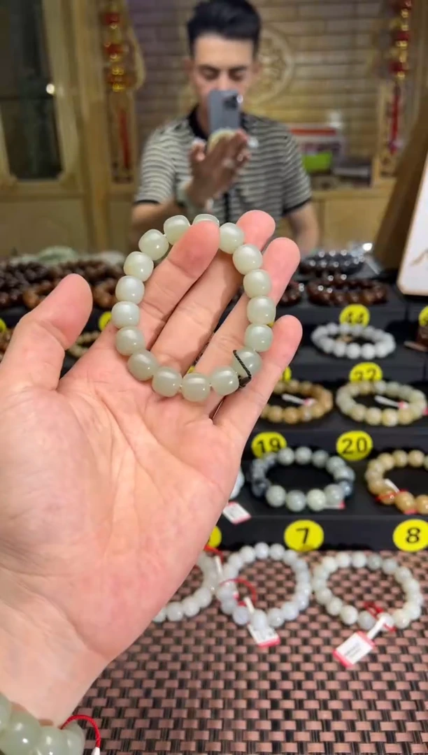 手串未镶嵌和田玉且末料青白玉老型珠手串卡11*12