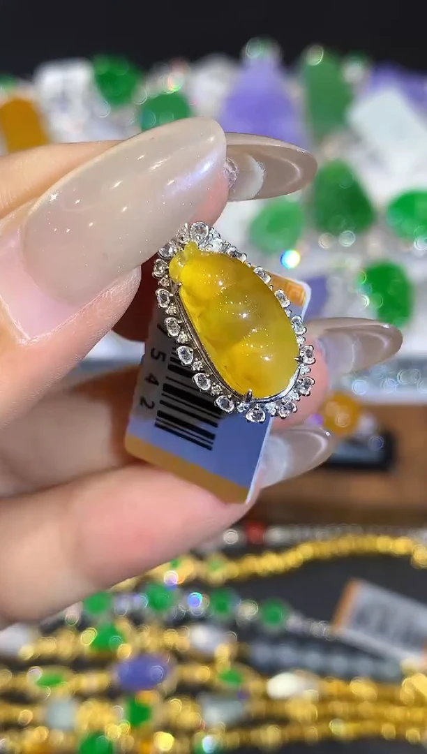 翡翠18K金镶嵌吊坠(不含链)多样性发其一