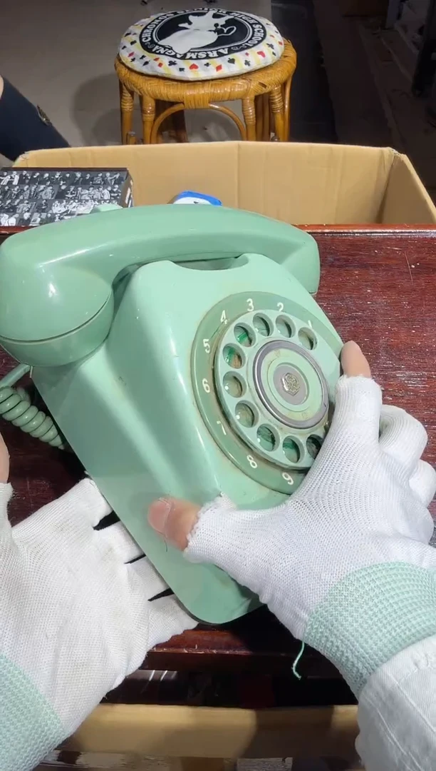 8新银****您   113中古商品，瑕疵品，不保好坏。
