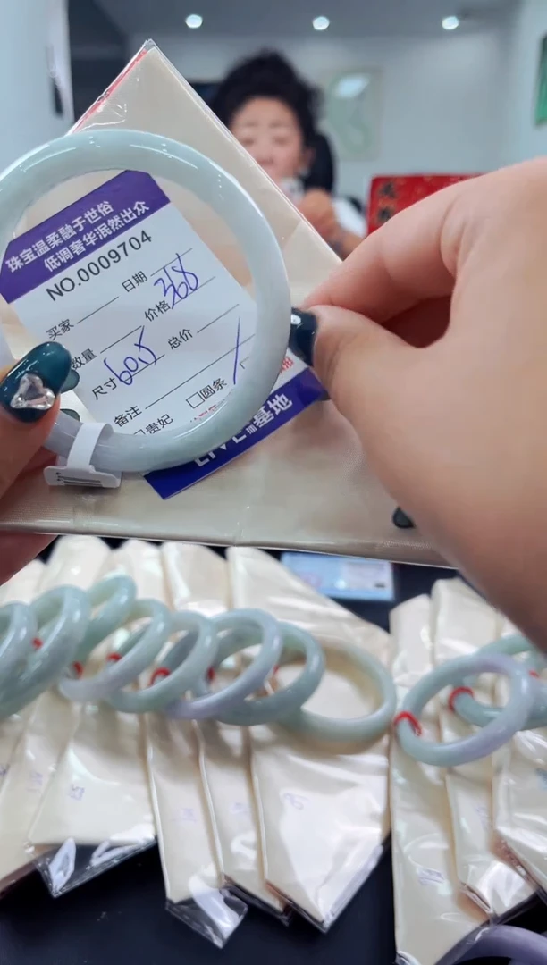 翡翠手镯未镶嵌天然缅甸A货翡翠