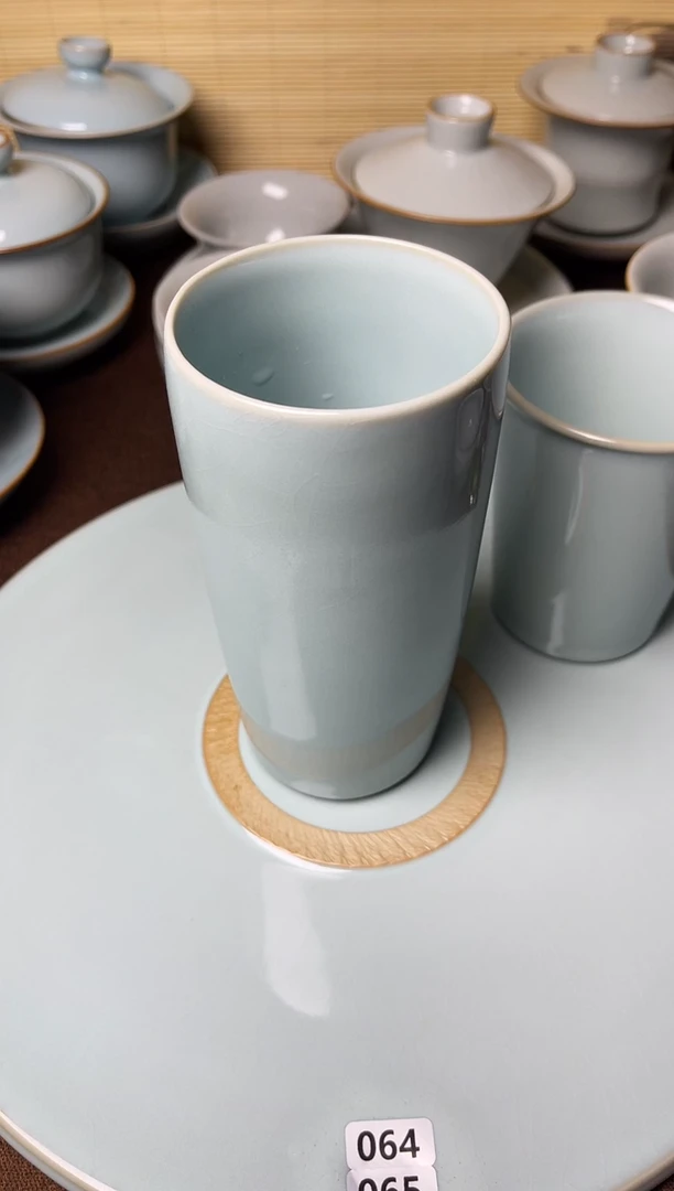 一品一价-微微瑕天青釉直筒杯