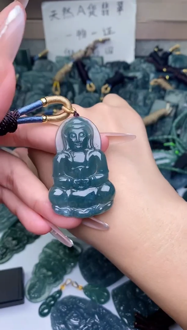 颈饰未镶嵌翡翠