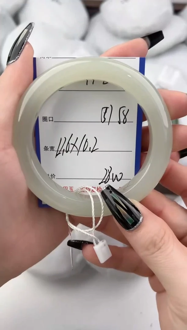 未镶嵌手镯和田玉112颜色微差无瑕疵