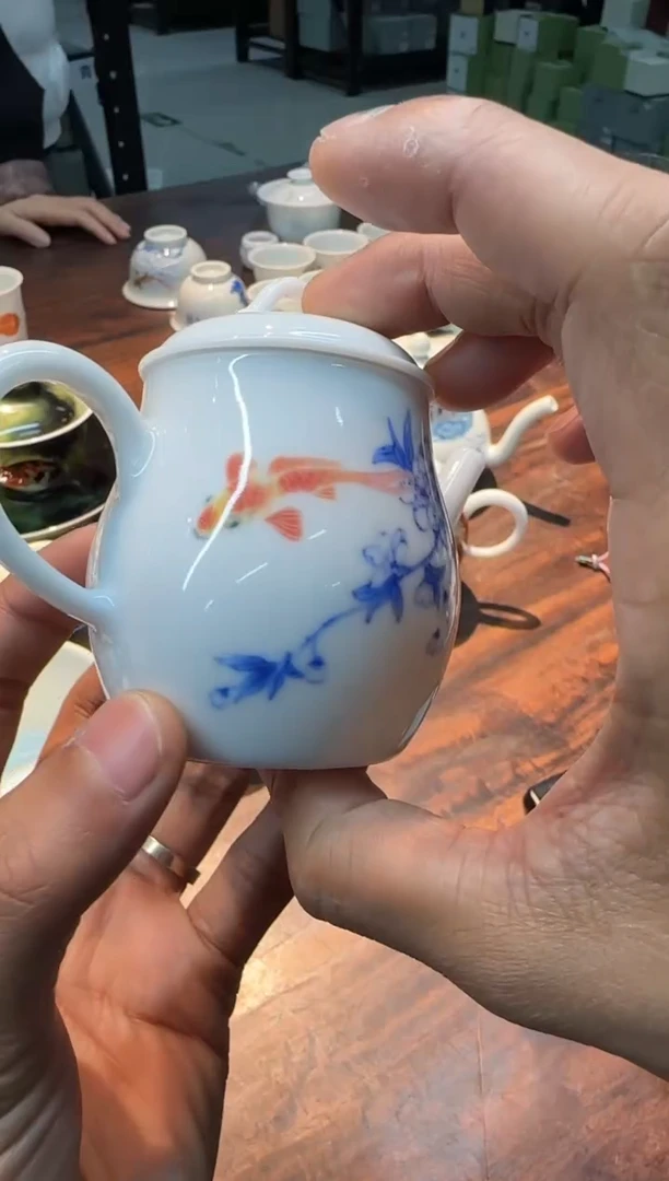 【闪购商品】朱清 鲤鱼直口壶..........