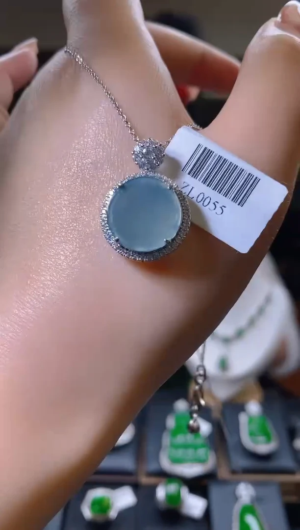 【闪购商品】翡翠吊坠(不含链)未镶嵌多样性发其一