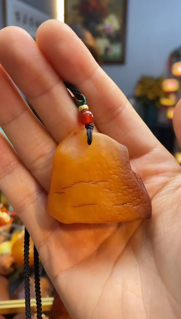 未镶嵌颈饰琥珀吊坠