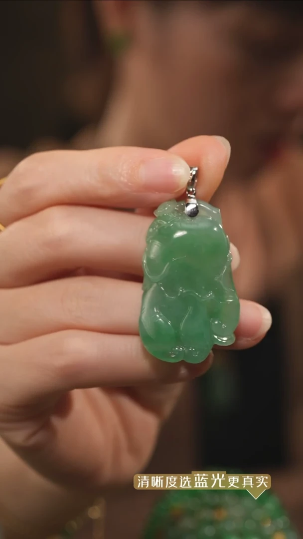 翡翠18K金镶嵌吊坠(不含链)满绿翡翠佛手瓜吊坠