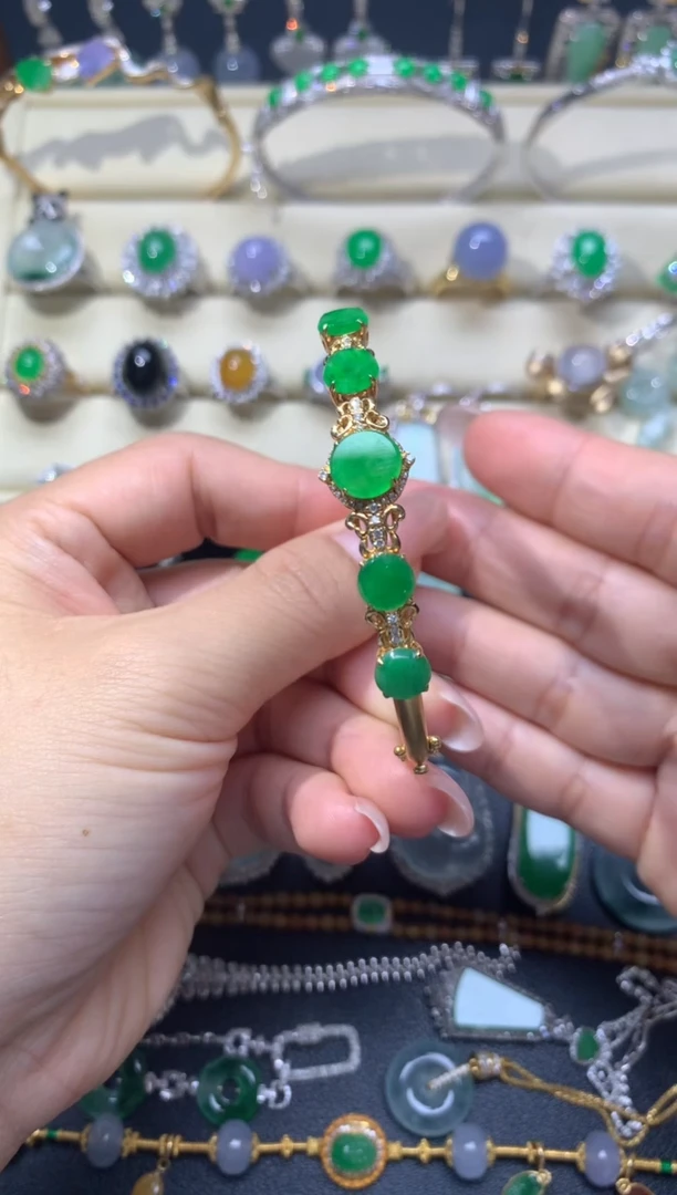 翡翠18K金镶嵌颈饰手镯