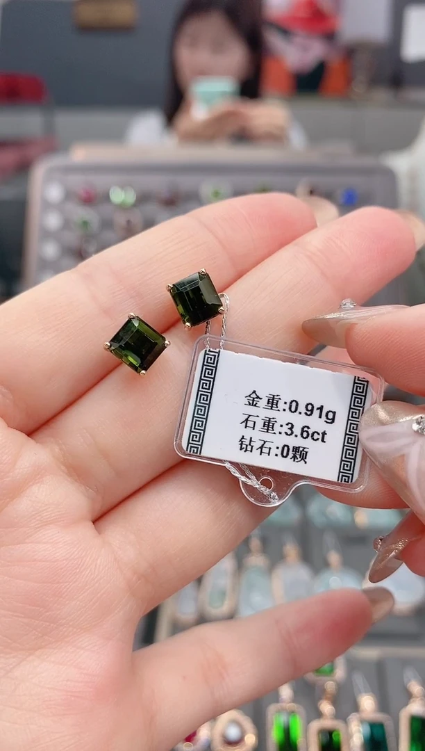 18K金镶嵌耳饰碧玺3.6