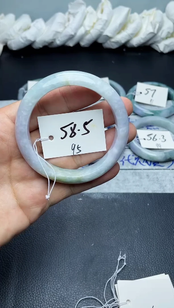 未镶嵌手镯翡翠95