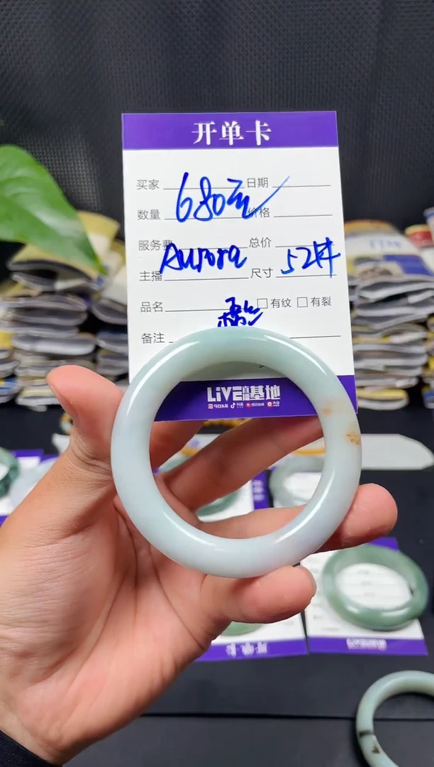 未镶嵌定制翡翠A****。毛货需精细抛光定制拍一发一