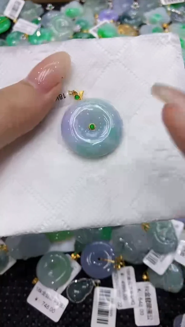 翡翠18K金镶嵌颈饰111111111111