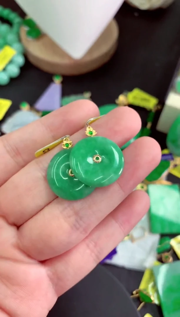 颈饰18K金镶嵌翡翠多样性发货其中一件