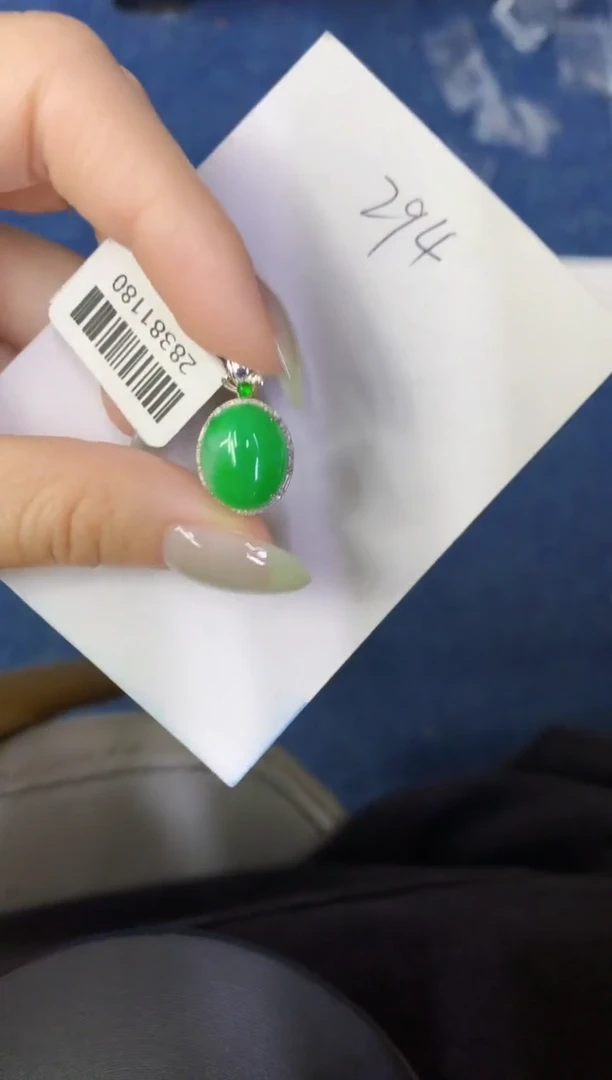 翡翠18K金镶嵌颈饰缅甸天然翡翠A货